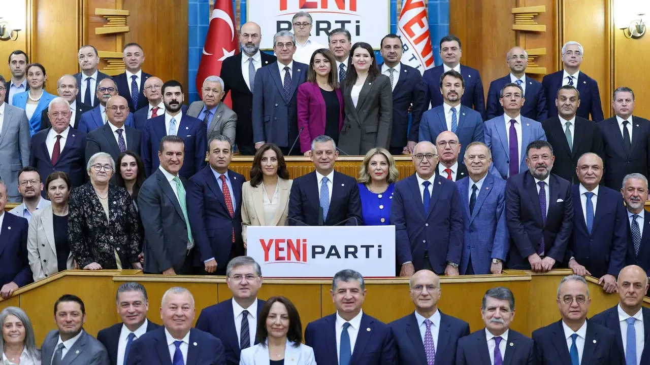 YENİ Parti'den Özgür Özel'e Tam Destek: 'Ne Bir Santim Eğildi!'