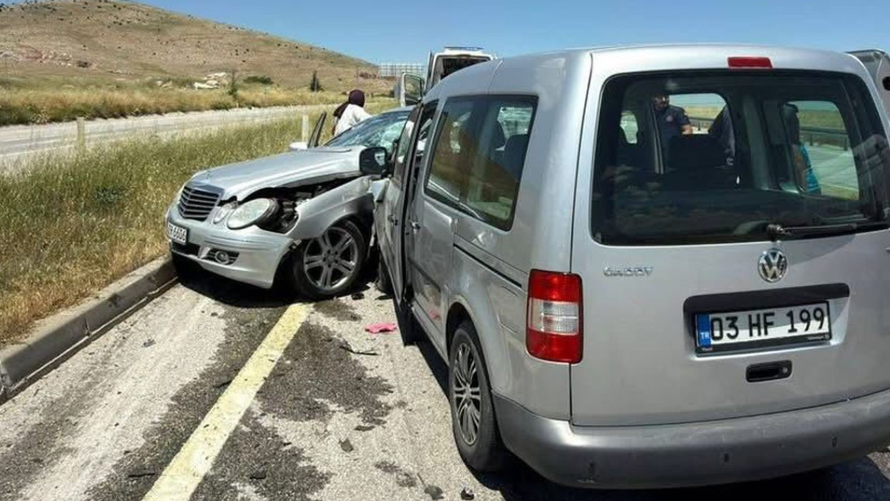 Afyonkarahisar’da Feci Trafik Kazası: 1 Ölü, 6 Yaralı!