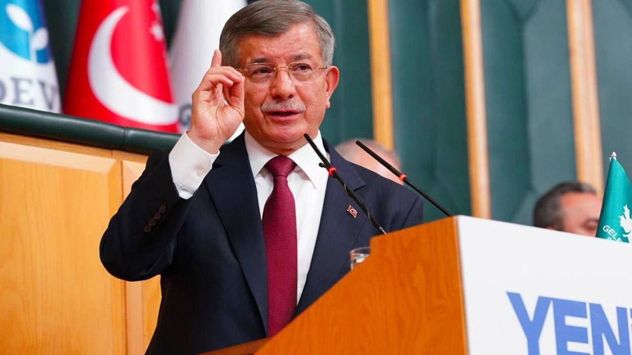 Davutoğlu Şok Kararla Siyaseti Bıraktı! Gelecek Partisi Kapanıyor