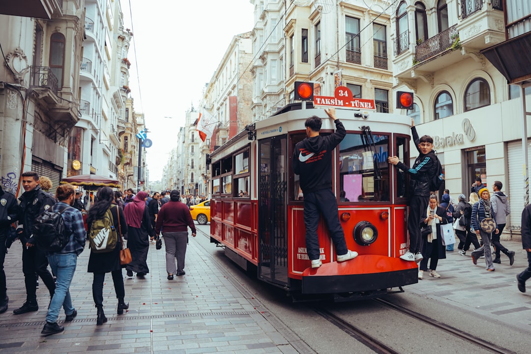 Taksim Metrosu Asansöründe Korkutan Yangın Alarmı!