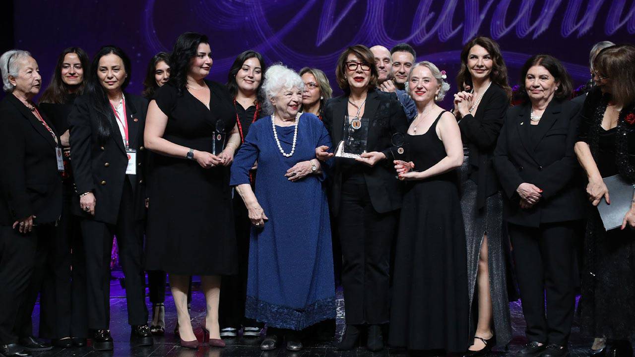 Bedia Muvahhid Ödülleri Bu Yıl Elif Verit ve Gizem Akkuş’un!