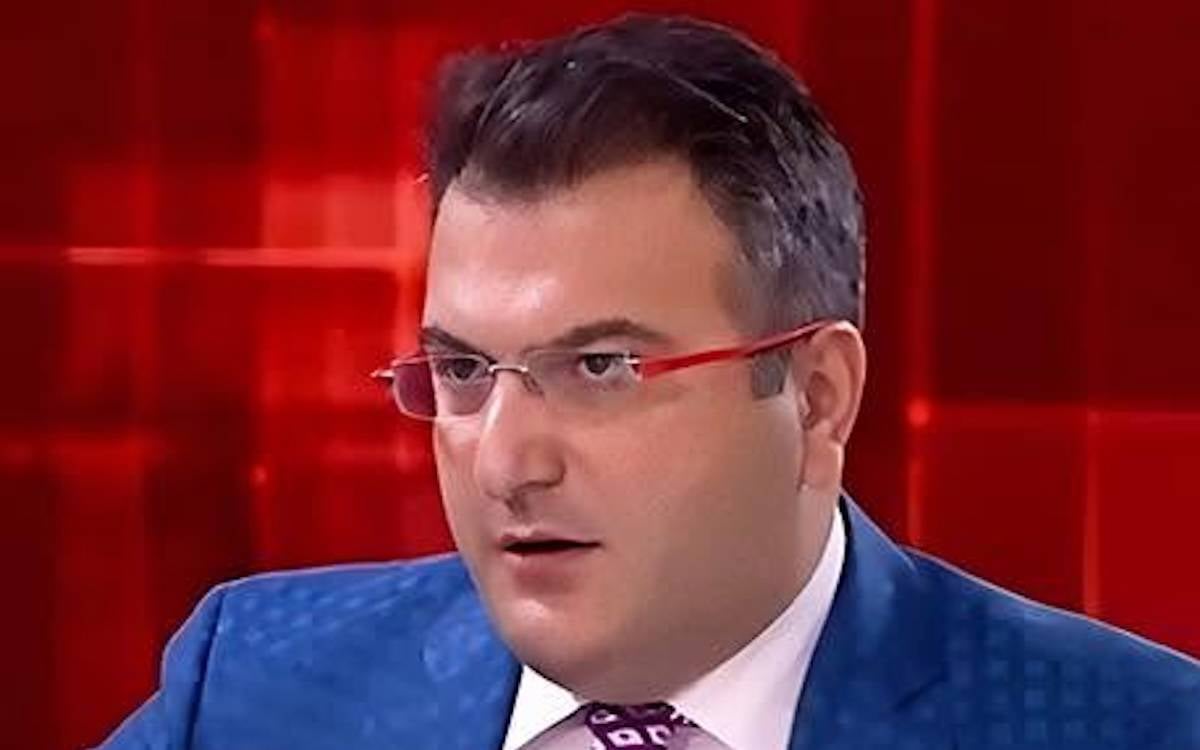 Cem Küçük Şantaj ve Yanıltıcı Bilgi Suçlamasıyla Gözaltında!