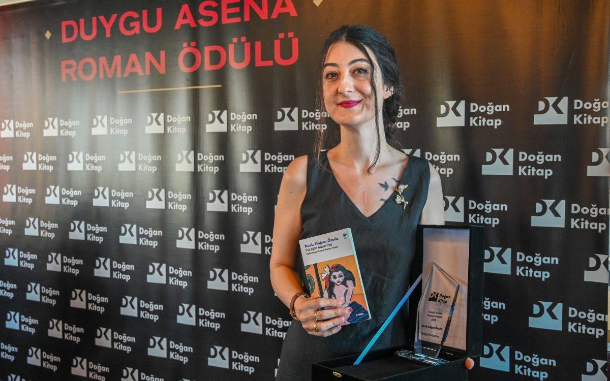 Duygu Asena Roman Ödülü Nazlı Doğan Özsöz’ün Oldu!