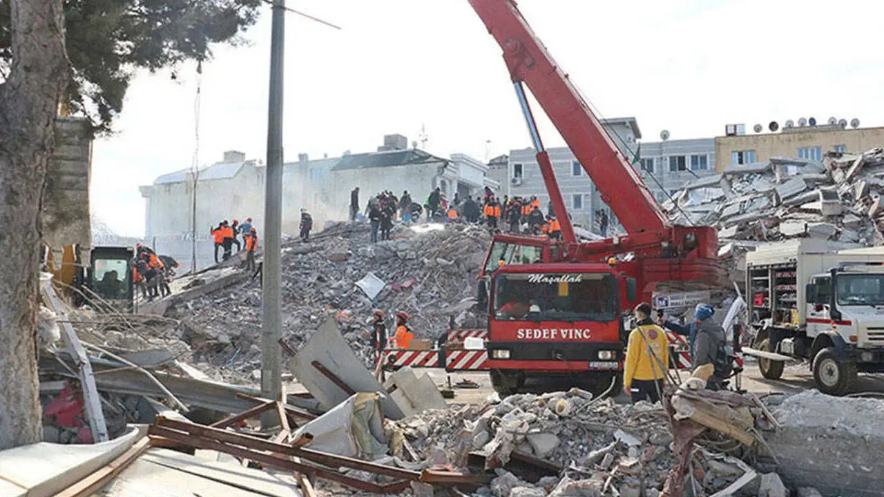 Depremde yıkılan İsias Otel için bilirkişi raporu: Kamuya yüzde 28 kusur!
