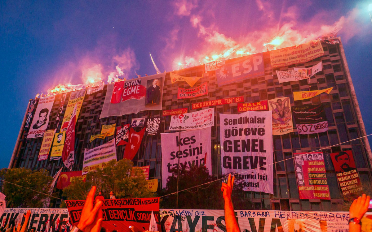 Hukuk Devleti Olmadan Demokrasi Mümkün mü? İşte Kritik Tartışma!