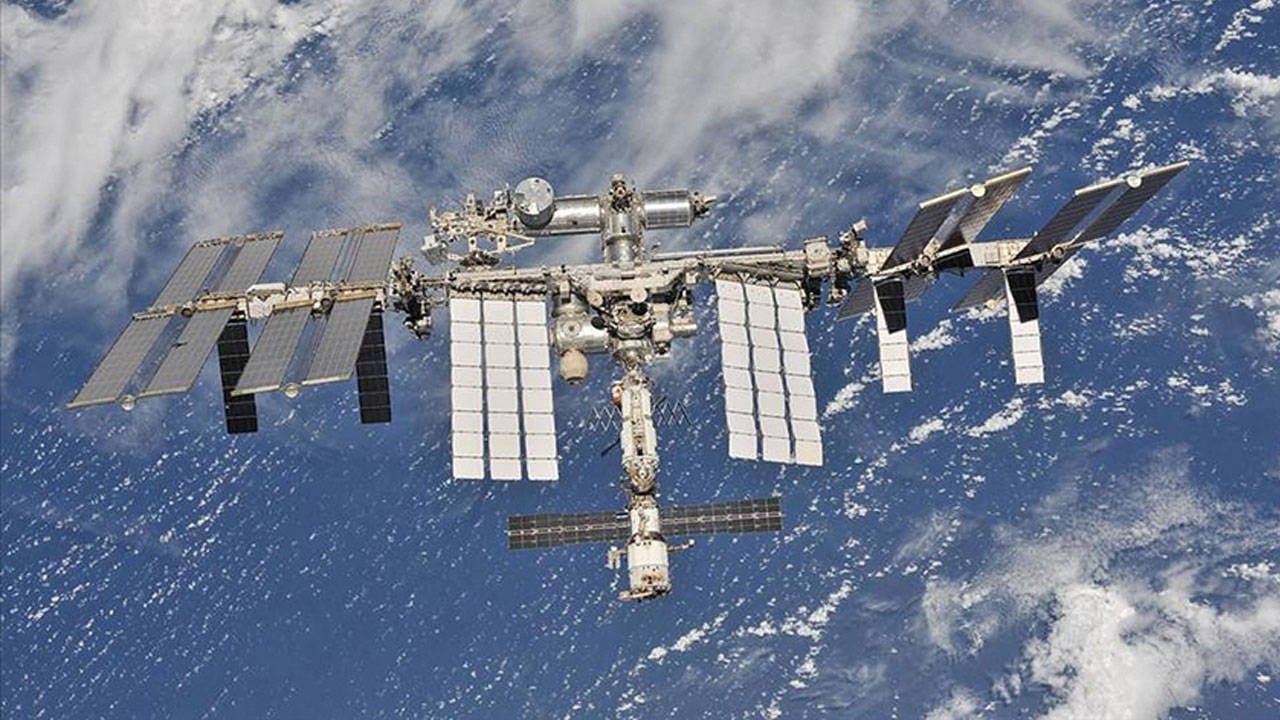 Uzay İstasyonunda Hava Kaçağı Alarmı! Astronotlar Dragon Kapsülüne Sığındı
