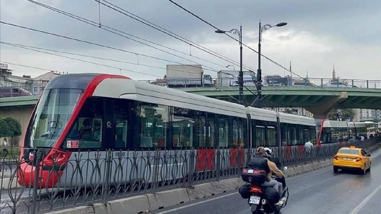 Gülhane'deki Yangın Tramvay Seferlerini Vurdu!