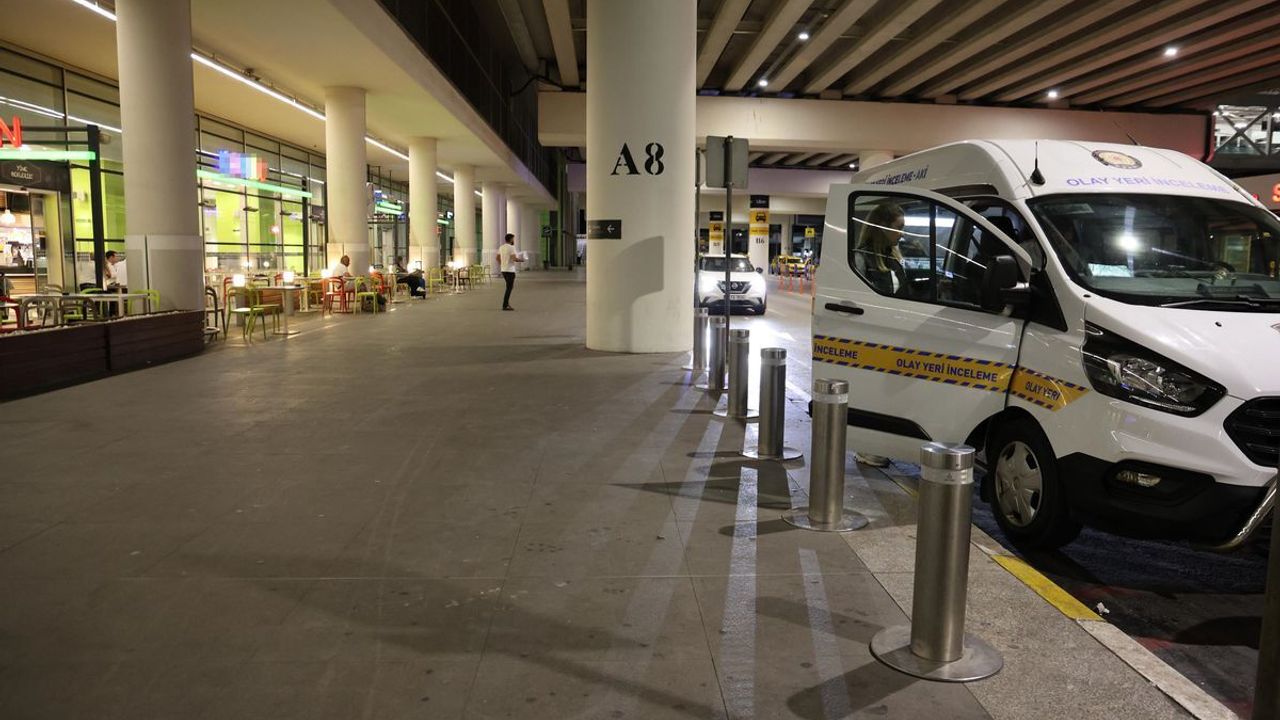İzmir Havalimanı’nda Bıçaklı Arbede: 4 Polis Yaralı!