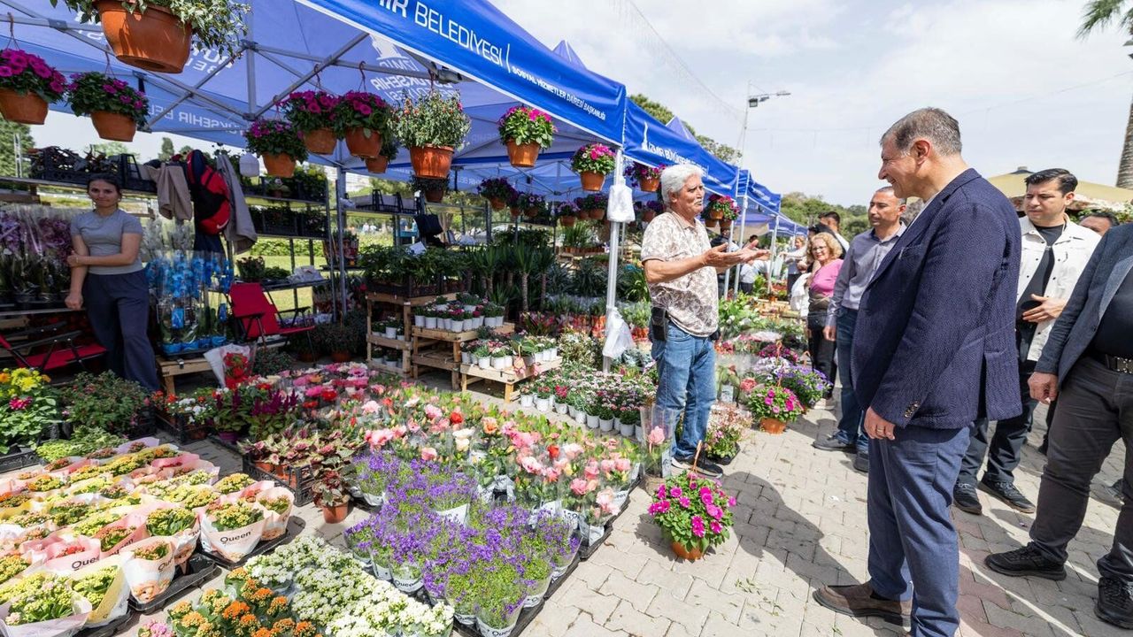 İzmir’de Renk Cümbüşü: Kültürpark’ta Çiçek Festivali Coşkusu!