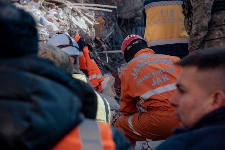 Japonya'da 7,1 Büyüklüğündeki Deprem Can Aldı! Kurtarma Çalışmaları Sürüyor...