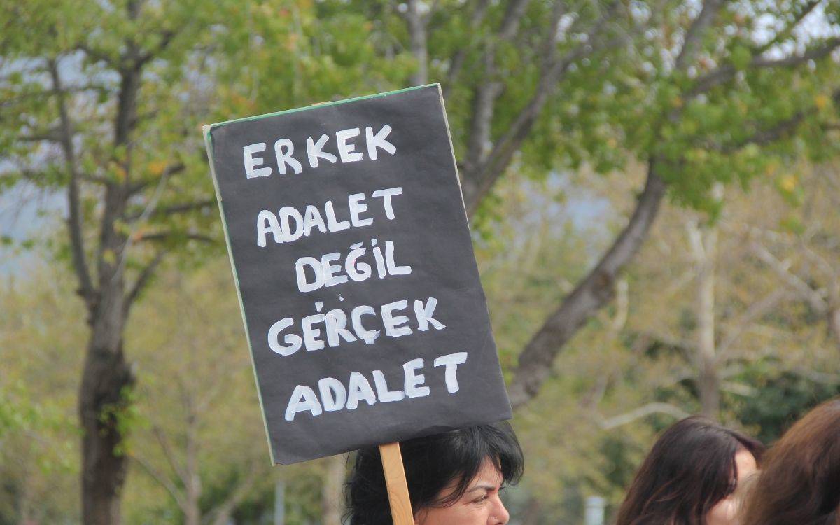 19 Saniyede İki Kadın Öldü: Mahkemenin ‘Tasarlayarak’ İbaresi Tartışma Yarattı!