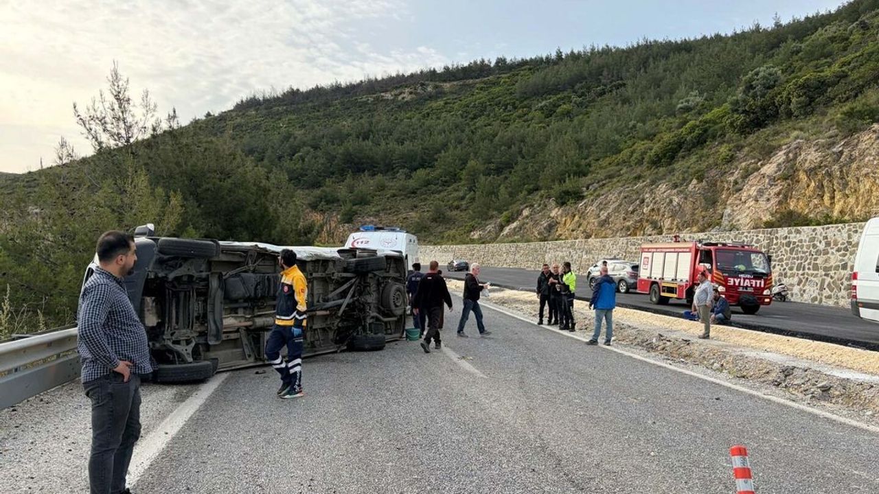 Kuşadası’nda Korkutan Kaza! Otomobil Minibüse Çarptı, Çok Sayıda Yaralı Var