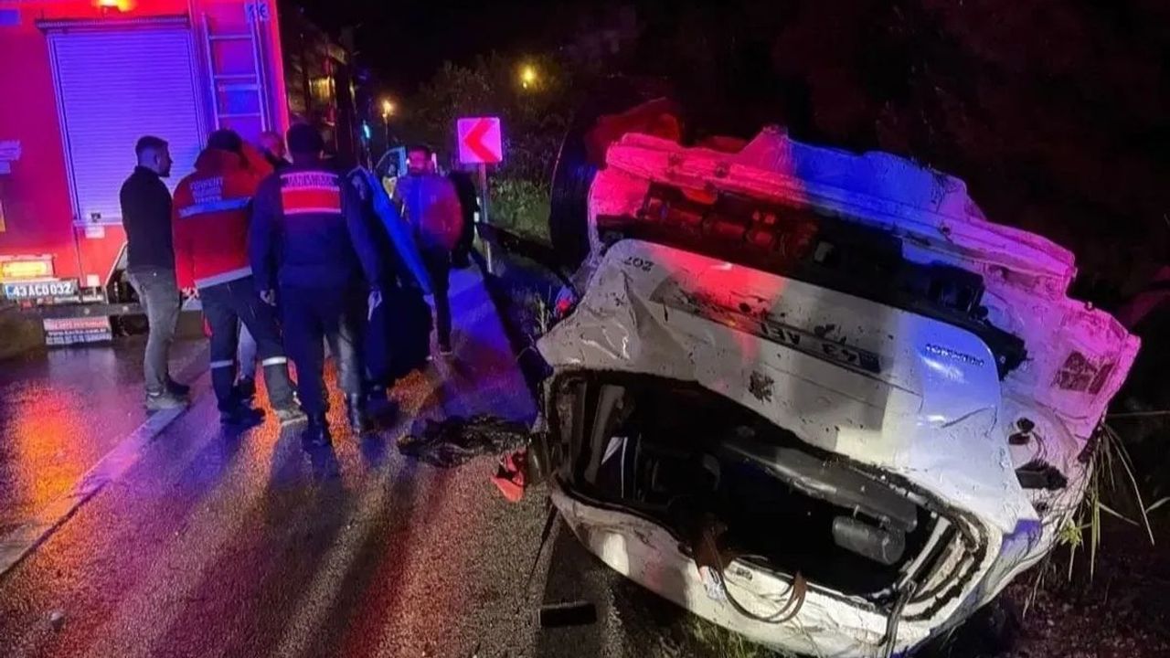 Kütahya'da Otomobil Takla Attı: 4 Yaralı Var!