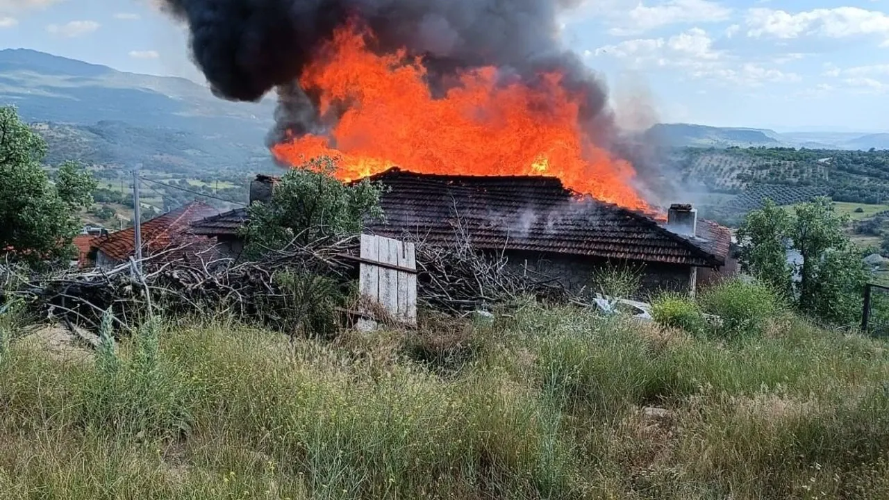 Manisa’da Bayramda Yanan Ev Felaketi!