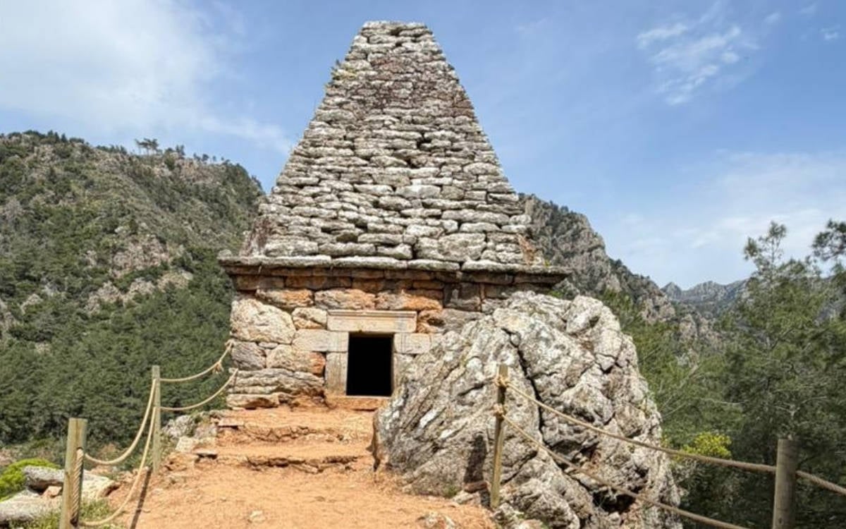Marmaris'teki Piramit Mezar Ziyarete Açıldı: Tarihe Yolculuk Başladı!