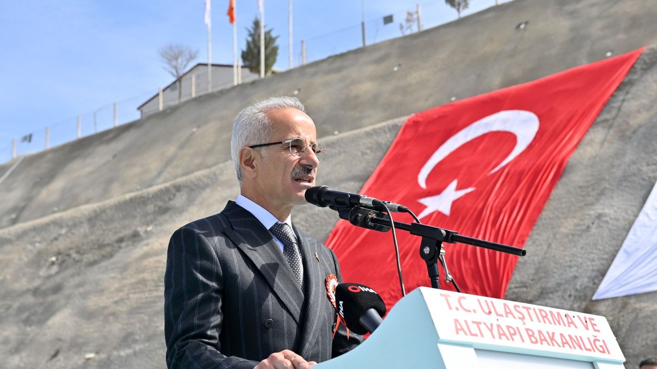 Mersin-Adana Hızlı Tren Hattı Seyahat Süresini Yarıya İndiriyor!