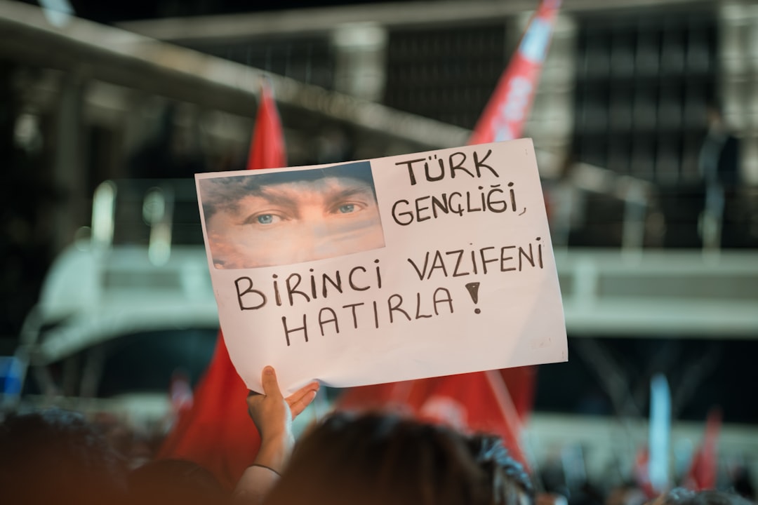 İran-ABD Gerginliği Tırmanıyor: Umman Denizi'nde Gemi Vuruldu!