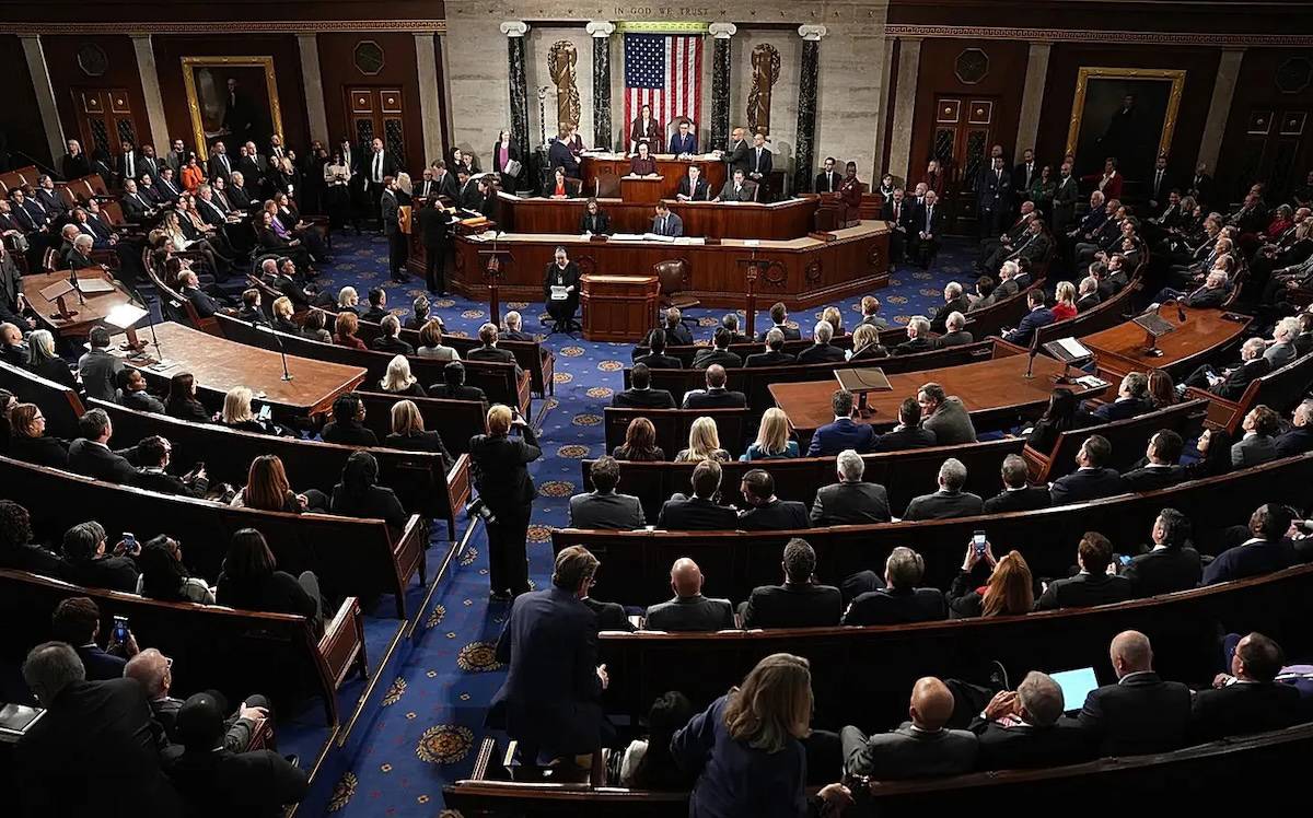 ABD Temsilciler Meclisi'nden Trump'a Savaş Freni: 1 Trilyon Dolarlık Savunma Paketi de Onaylandı!