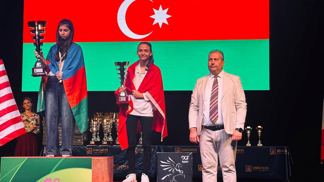 Tuana Abak 14 Yaşta Dünya Satrançta Tarihe Geçti!